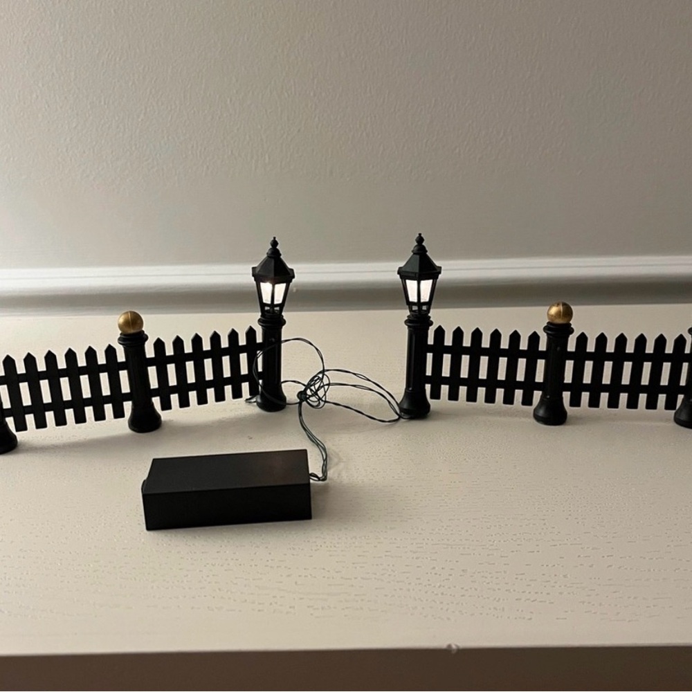 ✨ Vintage Lighted Lamp Posts Fence – Christmas Village Accessory ✨